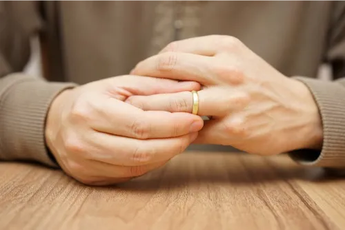 آسیب‌ های طلاق برای مردان و راهکارهای کاهش عوارض طلاق